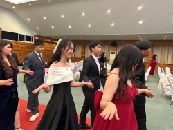 20250307034428.jpg - ภาพบรรยากาศค่ำคืนแห่งความยินดีกับ 3rd Gen Party Harmony Prom Night  | https://piyapornpittaya.ac.th